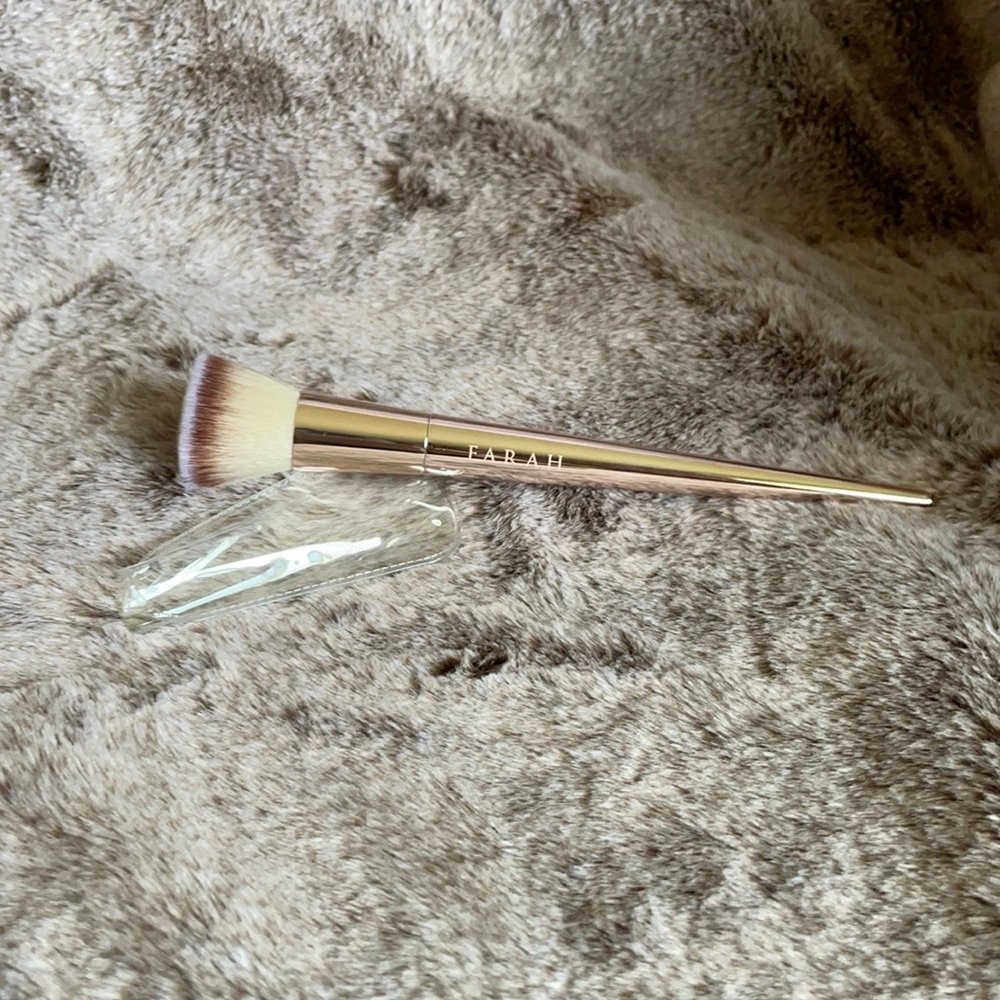 F.A.R.A.H Flat foundation 615F brush